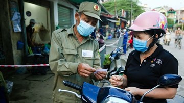 Lần đầu đi chợ bằng phiếu ở Hà Nội