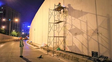Công nhân làm việc xuyên đêm sửa chữa hầm Kim Liên