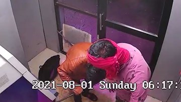 Thấy người đi thể dục sáng, hai tên trộm ATM vứt xà beng bỏ chạy