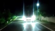 Xe tải 'độ' đèn Led cường độ mạnh khiến xe phía sau bị chói mắt
