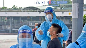 Hà Nội xét nghiệm Covid-19 cho lái xe 'luồng xanh' 3 ngày/ lần tại bến xe