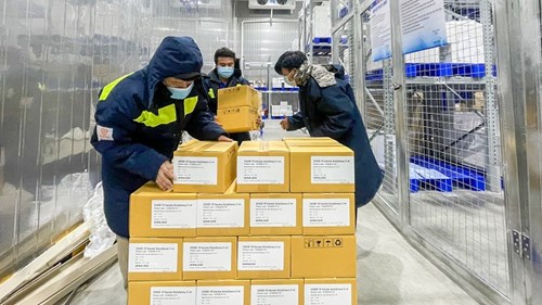 Bàn giao hơn 1,1 triệu liều vắc xin AstraZeneca cho Viện Pasteur TP.HCM