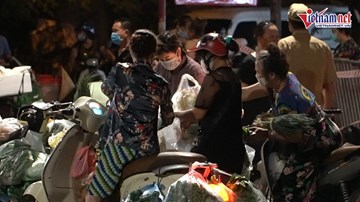 'Chợ' Hà Nội mua bán lúc 0h để tránh chốt kiểm dịch