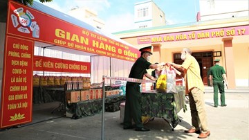 Gian hàng '0 đồng' của Bộ Tư lệnh Thủ đô hỗ trợ dân nghèo Hà Nội
