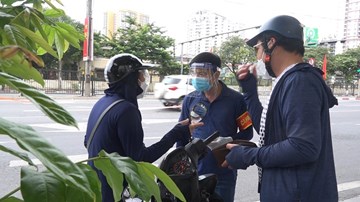 Hà Nội ngày đầu 'siết chặt hơn': Một người bị phạt vì đi 20 km cho mèo ăn