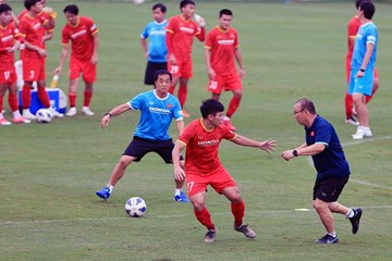 Văn Hậu rời tuyển, Minh Vương chấn thương, thầy Park đau đầu rèn quân
