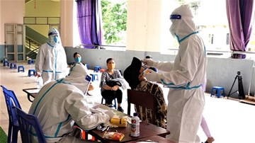 Hà Nội xét nghiệm khẩn Covid-19 gần 300 tiểu thương chợ Hà Đông