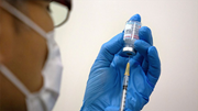 Covid-19: Malaysia đón tin xấu, thông tin mới về tạp chất ở vắc-xin Moderna