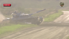 Đứt xích giữa đường, đội tuyển xe tăng Nga vẫn về đích đầu tiên ở bán kết