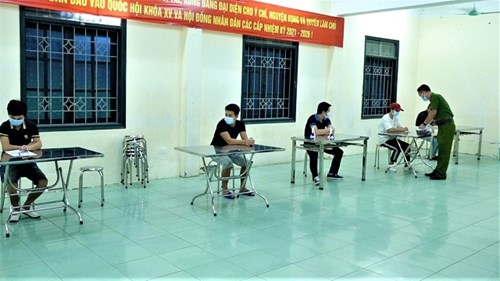 6 thợ xây thuê xe ô tô ‘vượt chốt’ về quê vì không còn tiền ở lại Hà Nội