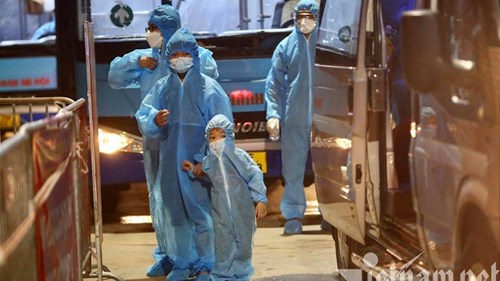 Di chuyển hàng nghìn cư dân ở ổ dịch 'nóng nhất' Thủ đô