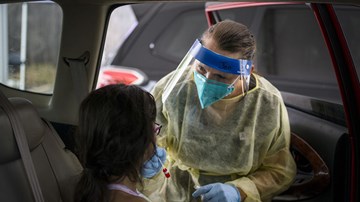 Covid-19: Mỹ vẫn chưa hạ nhiệt, tiêm kết hợp Sinovac và AstraZeneca an toàn