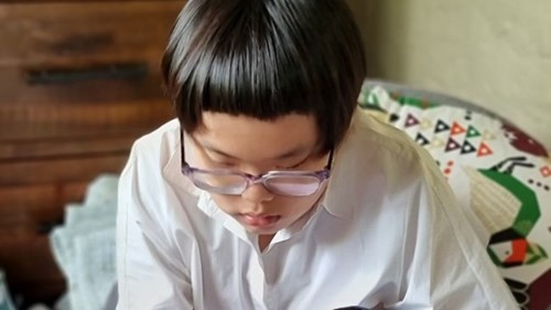 Muôn kiểu con cái nhà sao Việt khai giảng online