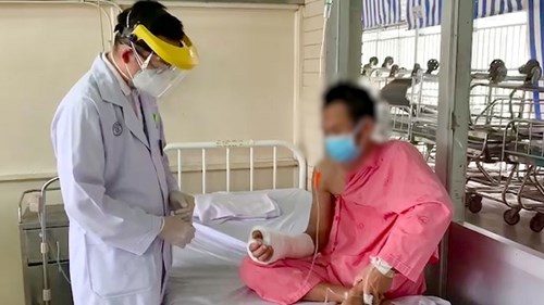 Người đàn ông bị chém đứt lìa bàn tay được phẫu thuật giờ ra sao?