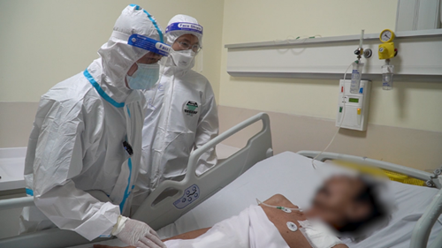 Cứu sống bệnh nhân Covid-19 bị ung thư đại tràng, nguy cơ tử vong cao