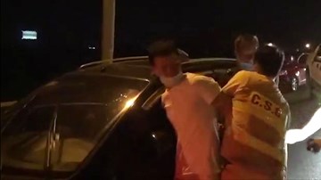 Bắt giữ đối tượng nguy hiểm,  manh động lái xe bỏ chạy trên cao tốc