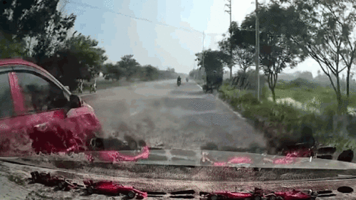 Hai tài xế ô tô tạt đầu, 