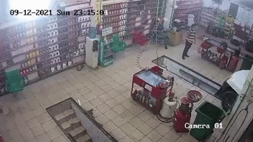 Nữ tài xế đạp nhầm ga đâm trúng thợ sửa xe trong gara ô tô