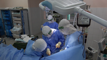 Cứu sống bệnh nhân bị sốc, tụt huyết áp, đứt lìa tay trái