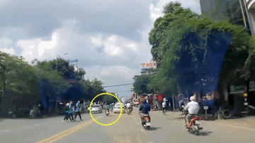 Nữ sinh chạy xe máy tốc độ cao gây tai nạn liên hoàn