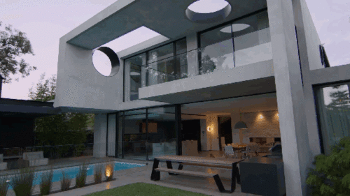 Ngôi nhà có thiết kế độc đáo tạo cảm giác bí ẩn, hùng vĩ ngay từ lối vào