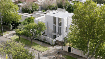 Biệt thự cổ ‘lột xác’ thần kỳ nhờ tài kết hợp đá và ánh sáng của gia chủ