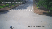 Ô tô tông văng người đi xe máy khi qua ngã tư không đèn giao thông