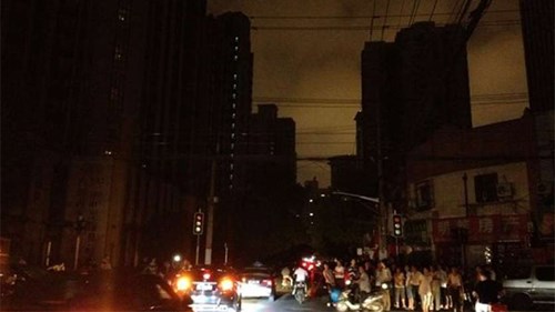 Cuộc sống chìm trong bóng tối của người dân khi TQ khủng hoảng điện