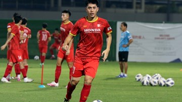 Đình Trọng, Tiến Dũng báo tin vui, toàn đội tập đêm đợi đấu Trung Quốc