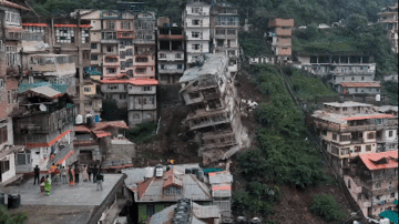 Khoảnh khắc tòa nhà 8 tầng đổ sập do lở đất