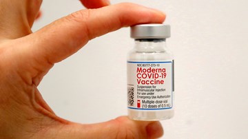 Covid-19: Nga tăng vọt ca nhiễm mới, Phần Lan tạm dừng tiêm vắc-xin Moderna