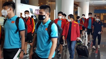 Thầy Park loại Thanh Bình, hành quân xuyên đêm đến Oman sau trận thua TQ