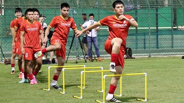 Quế Ngọc Hải dính chấn thương, thầy Park đau đầu xốc tinh thần toàn đội