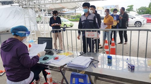 Ra vào Hà Nội, người dân mong không kiểm tra xét nghiệm Covid-19