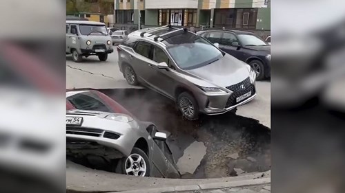Hố nước sôi bất ngờ xuất hiện ‘nuốt chửng’ xe hơi