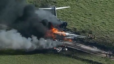 Mỹ: Máy bay cháy thành tro, 21 người thoát trong gang tấc