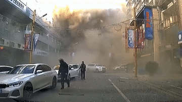 Nhà hàng nổ như bom, cột khói cao hàng trăm mét nghi do rò rỉ khí gas