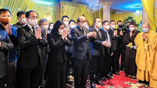 Chủ tịch nước Nguyễn Xuân Phúc viếng Đại lão Hòa thượng Thích Phổ Tuệ