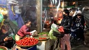Chợ Long Biên vắng vẻ những ngày đầu hoạt động trở lại