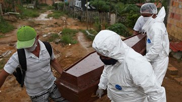 Covid-19: Nga hứng kỷ lục kép, một nước đình chỉ vắc-xin Sputnik V