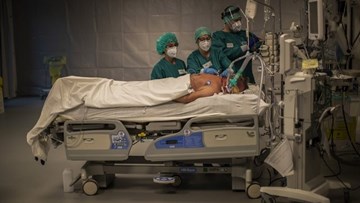 Covid-19: Singapore, Nga lại phá kỷ lục; Trung Quốc gắt gao kiểm dịch