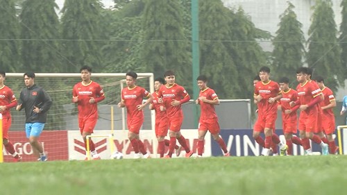 Thầy Park 'điều khiển từ xa' Công Phượng, Quang Hải, 'nhắc bài' mỗi ngày