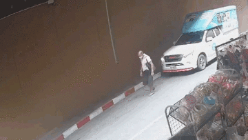 Tảng trần bê tông sập, người đàn ông thoát chết trong gang tấc