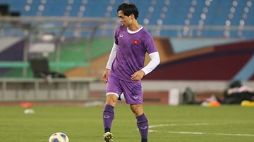 Thầy Park 'túm tóc' Xuân Mạnh; Quang Hải, Công Phượng luyện sút phạt