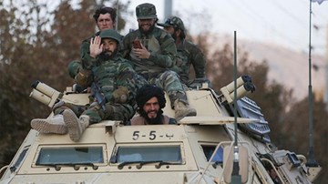 Taliban diễu hành hoành tráng với khí tài của Nga và Mỹ