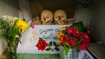 Kỳ lạ tập tục tắm rửa cho người đã khuất mỗi năm một lần ở Mexico