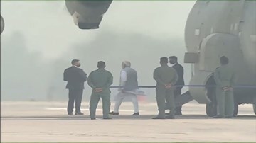 Máy bay chở Thủ tướng Ấn Độ bất ngờ hạ cánh xuống đường cao tốc