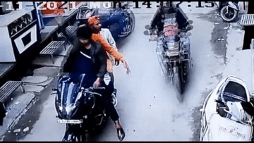 Đi đòi tiền bảo kê, nhóm côn đồ bất ngờ bị cả khẩu súng và xe ‘phản chủ’