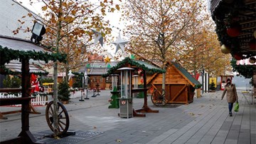 Covid-19: Nước đầu tiên ở châu Âu tái phong tỏa, Mỹ tiêm mũi 3 cho toàn dân