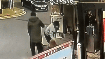 Camera hé lộ sự thật nam thanh niên đòi tiền bồi thường vì bị chó cắn